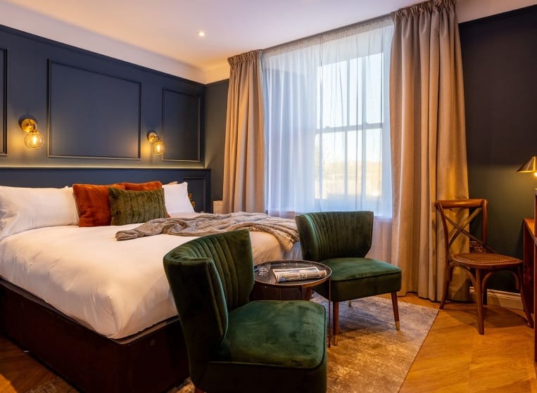 A well-furnished hotel room